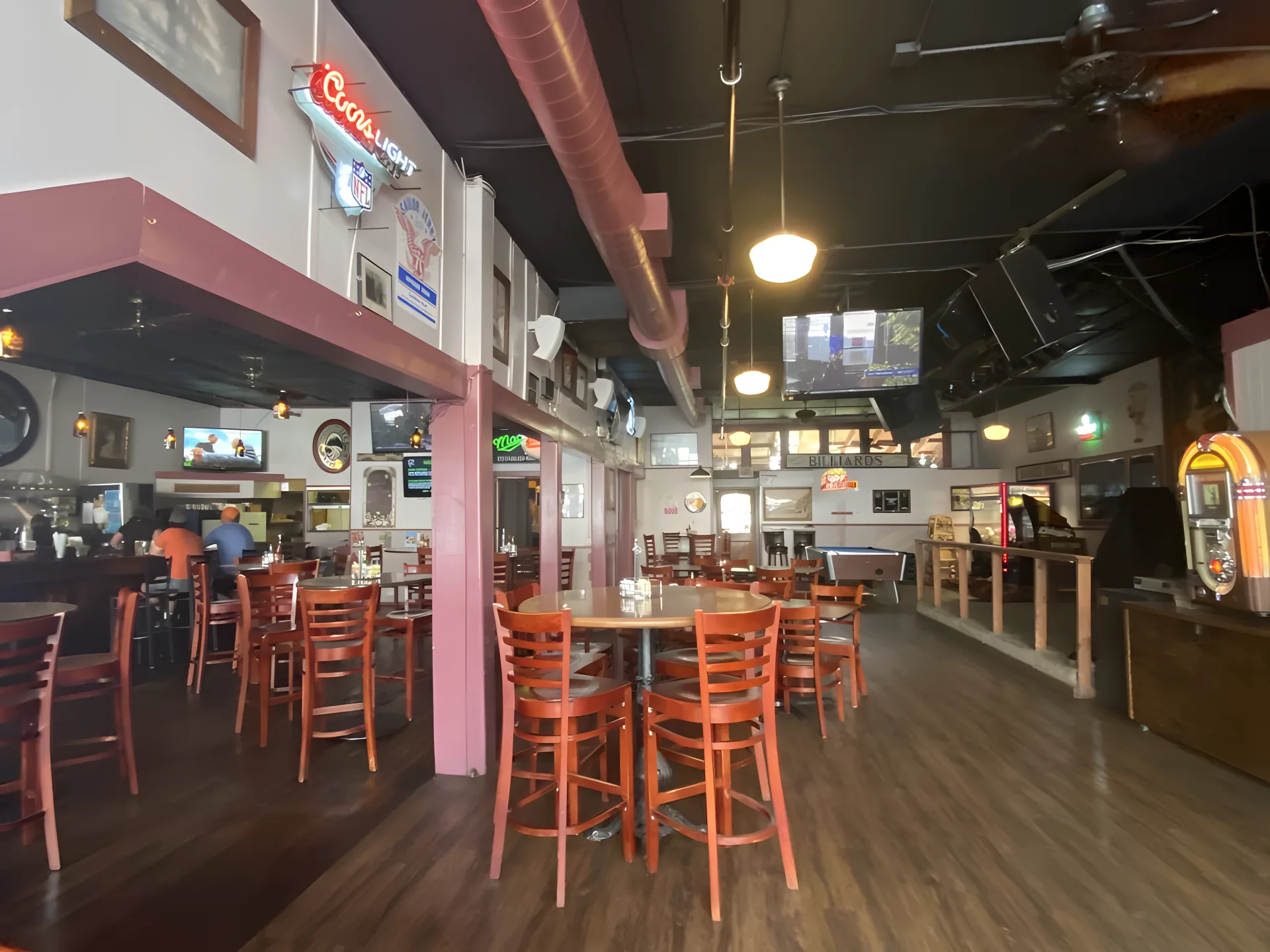 Mac's Place bar